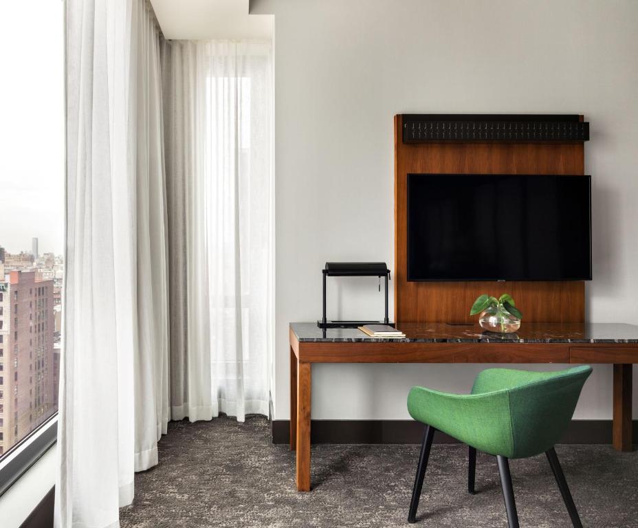 Premium Queen Room with Two Queen Beds - Image 6