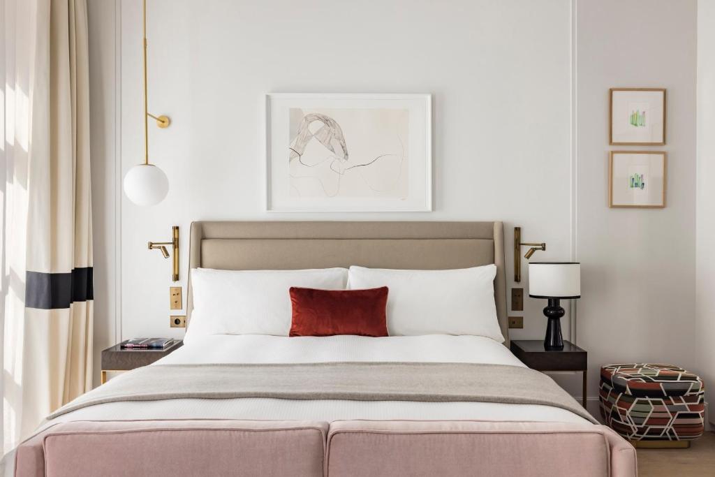 Deluxe Room - Image 2