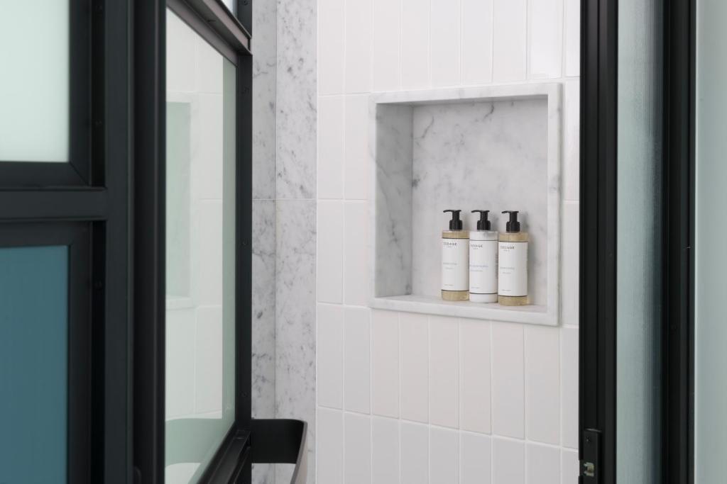 Executive King Room with Sea View - Image 3