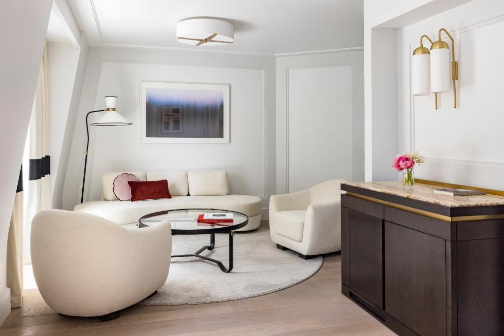 King Suite - Non-Smoking - Image 1