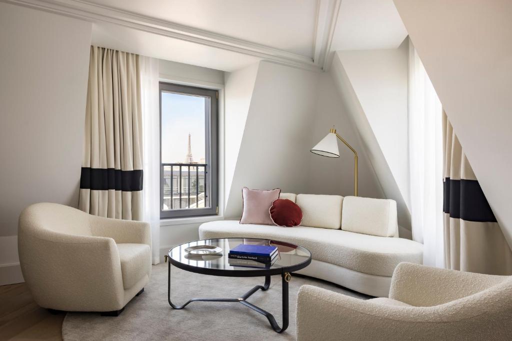 King Suite with Eiffel Tower View - Image 1