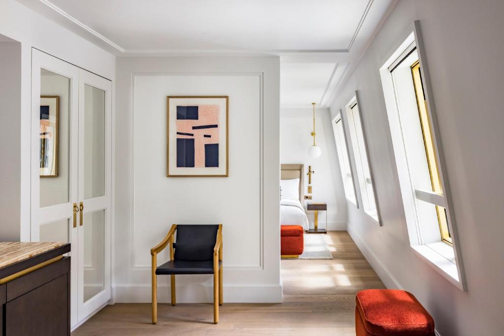 King Suite with Opera View - Image 1