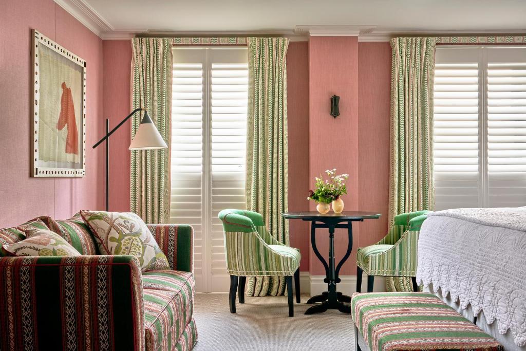 Deluxe Room - Image 5