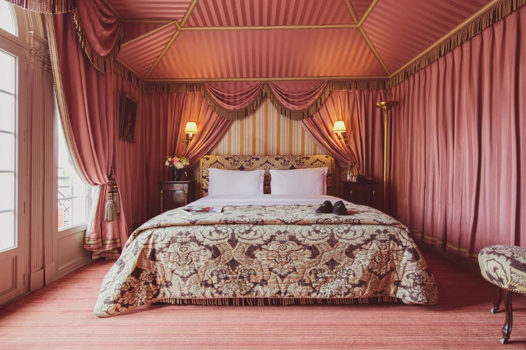 Deluxe Double Room with Balcony - Image 2