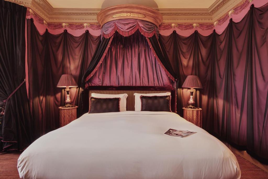 Deluxe Double Room - Image 5