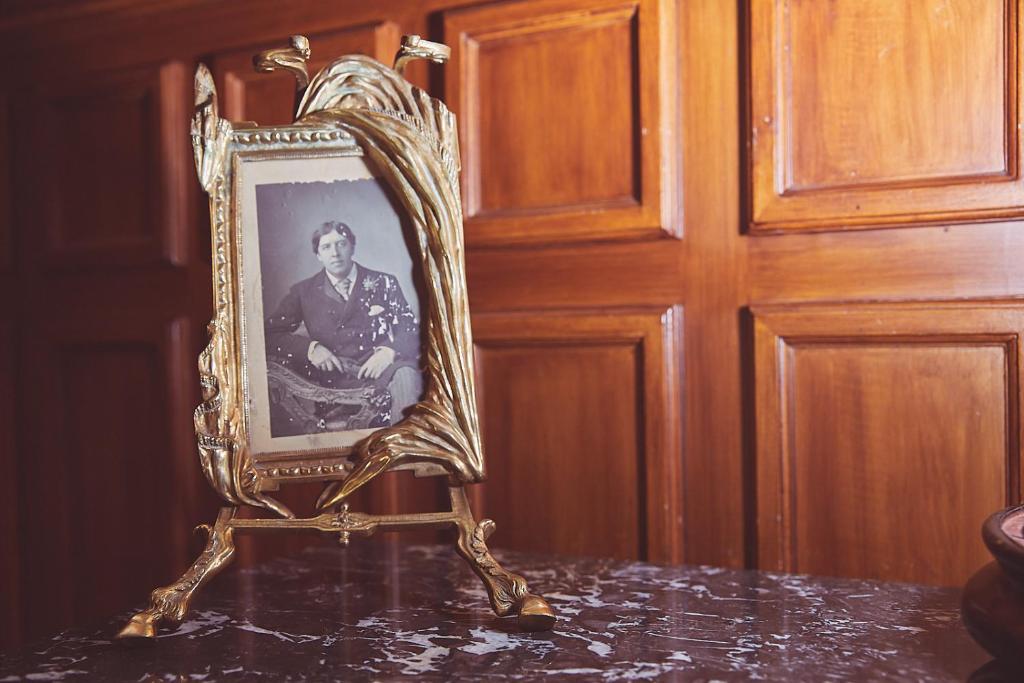 Oscar Wilde Room - Image 1