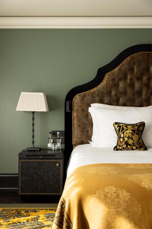 Deluxe King Room - Image 5
