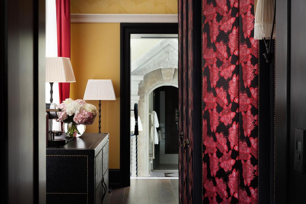 Junior Suite Bell Tower - Image 2