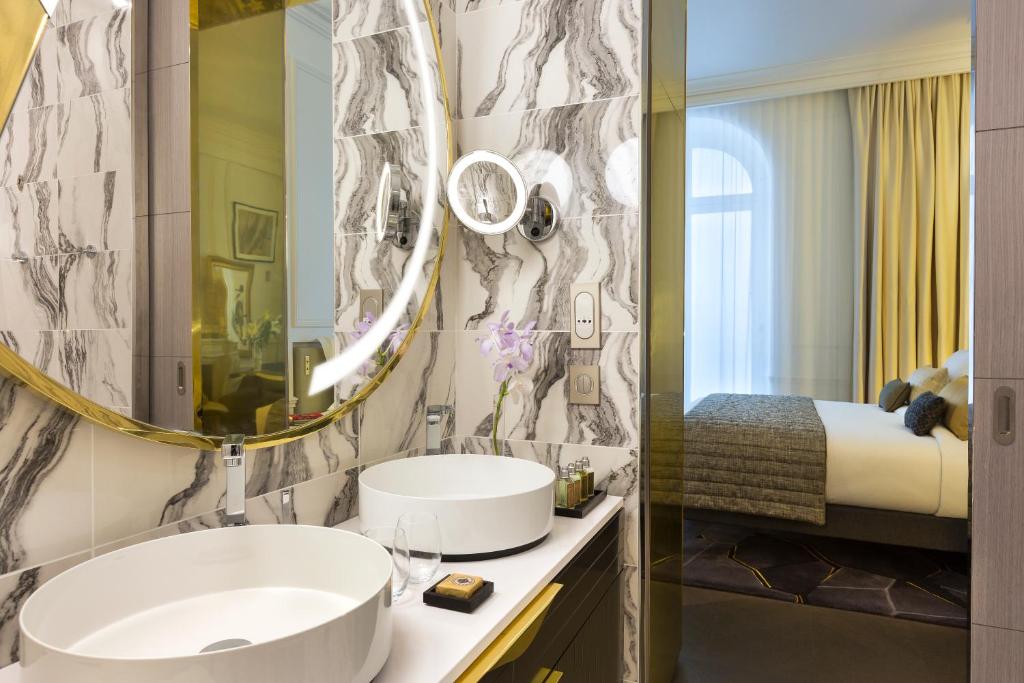 Deluxe Room - Image 1