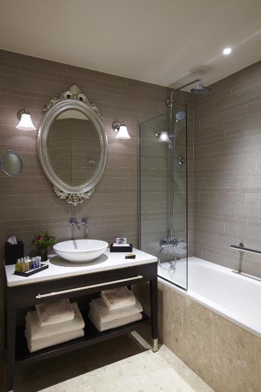 Junior Suite - Image 1