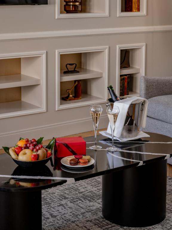 Tour Eiffel Suite - Image 8