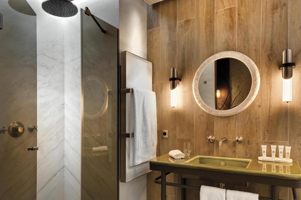 Deluxe Double Room - Image 5