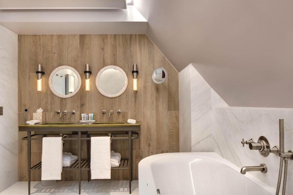 Deluxe Junior Suite - Image 2