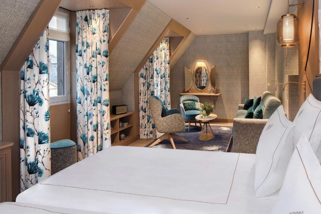 Deluxe Junior Suite - Image 4
