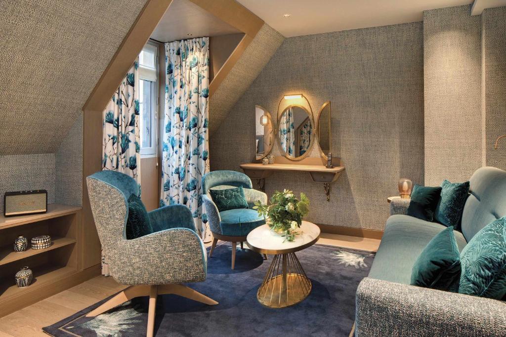 Deluxe Junior Suite - Image 5