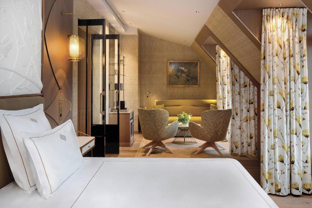 Deluxe Junior Suite - Image 6