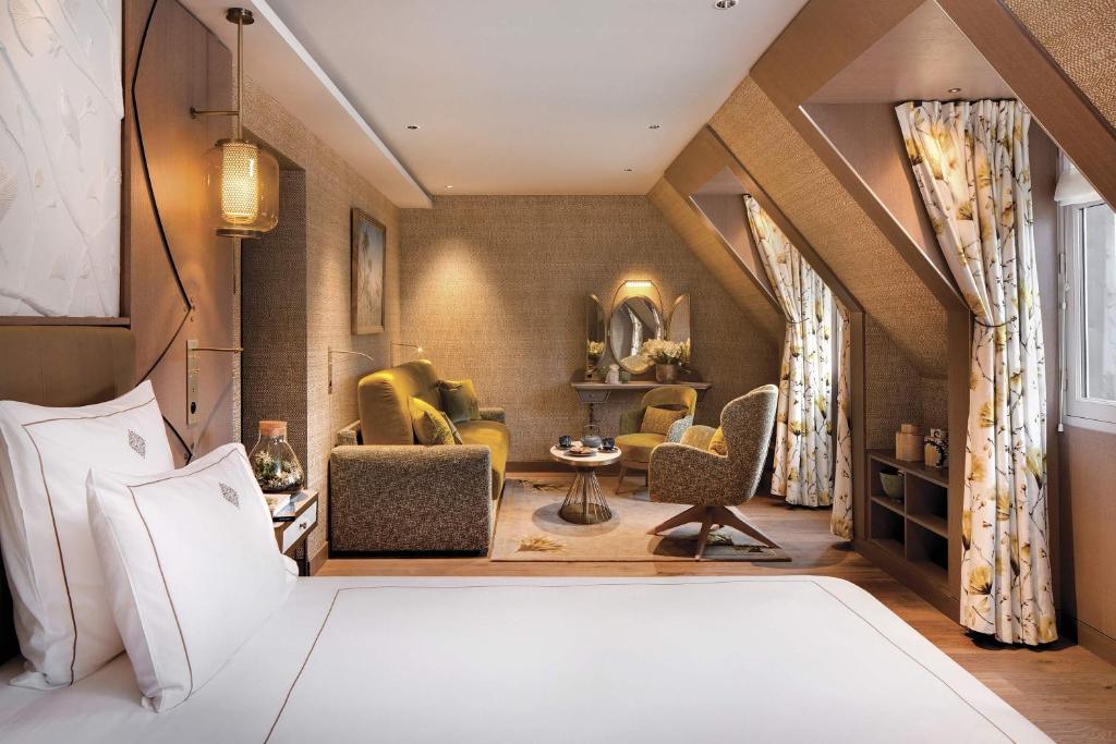 Deluxe Junior Suite - Image 8