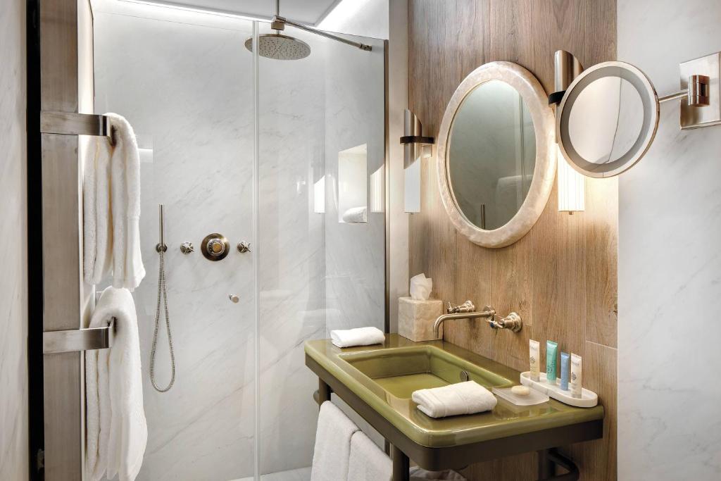 Standard Double Room - Image 6