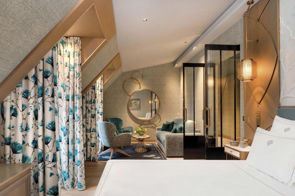 Suite with City View - Image 6