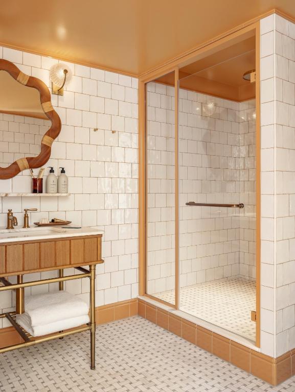 Deluxe Double or Twin Room - Image 1