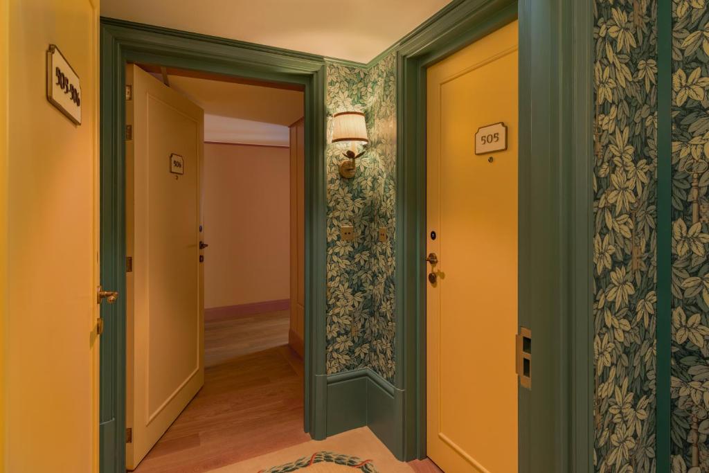 Family Room - Image 4