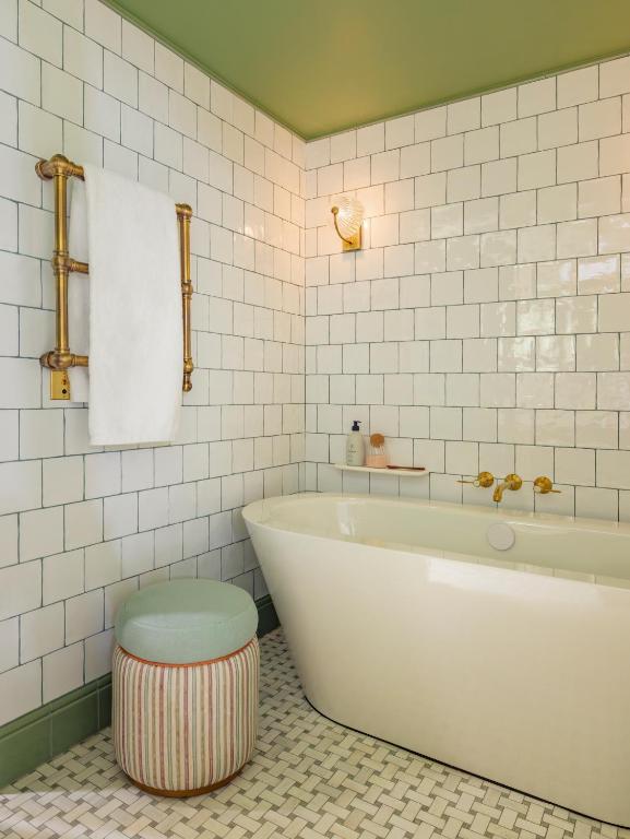 Grande Junior Suite - Image 3