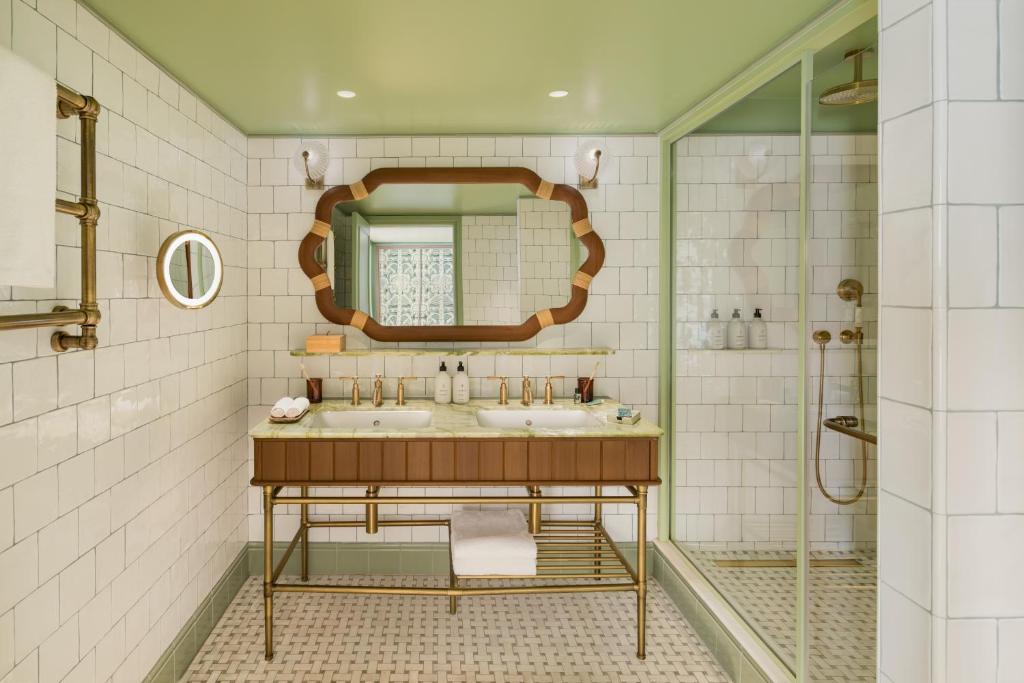 Suite - Image 1