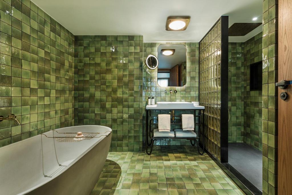 Junior Suite with Balcony  -  Sacrée vue - Image 1