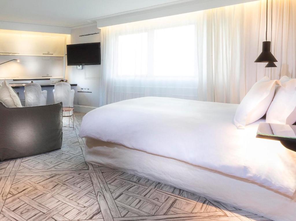 Couture Junior Suite - Image 8