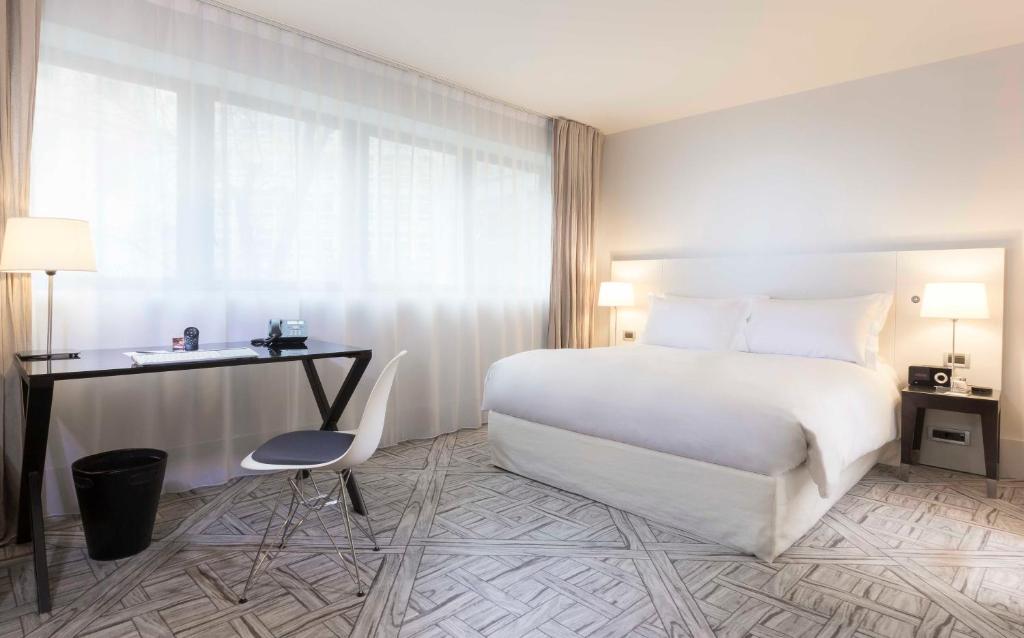 Deluxe Double Room - Image 2