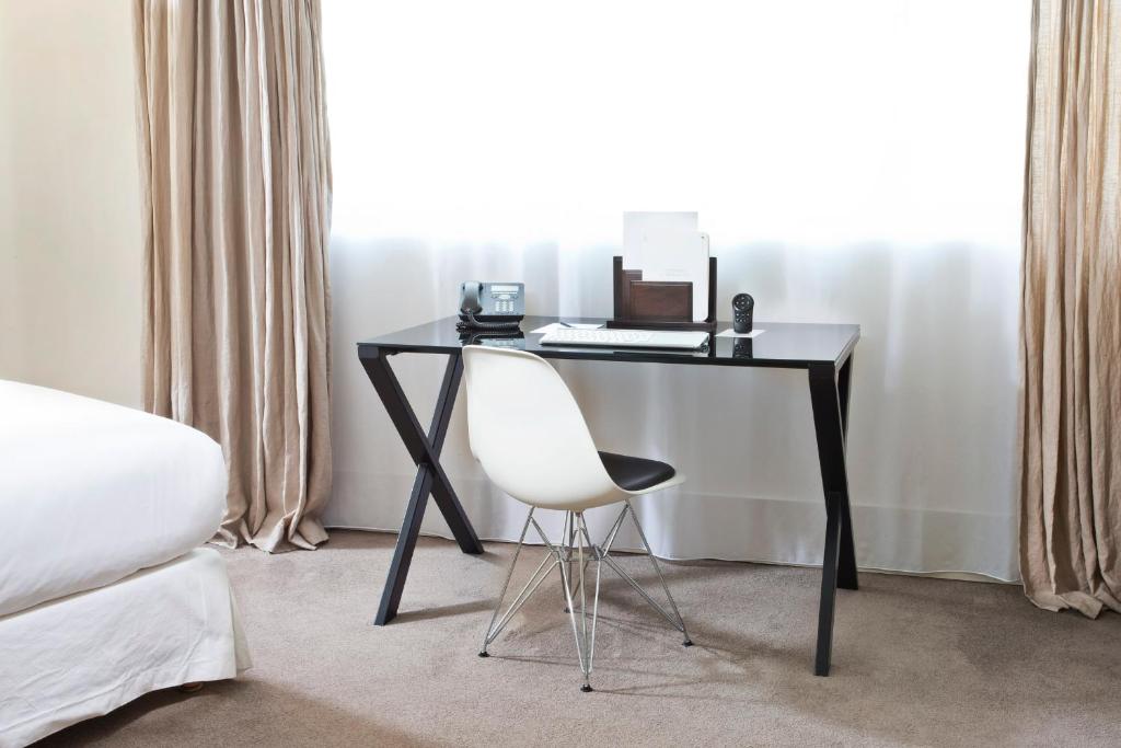 Deluxe Double Room - Image 5