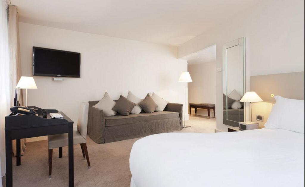 Junior Suite - Image 1