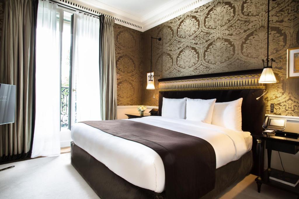 Deluxe Suite - Image 1