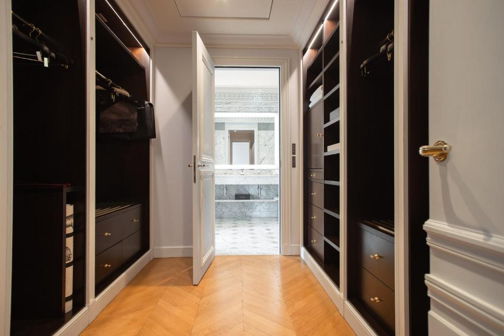 Deluxe Suite - Image 6