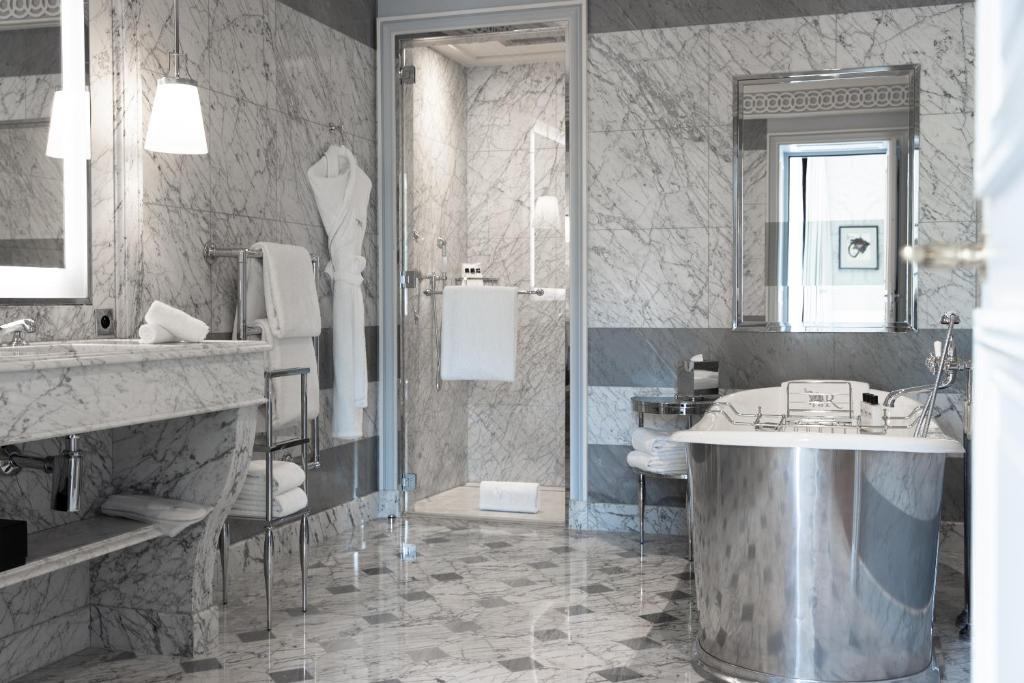 Deluxe Suite - Image 7