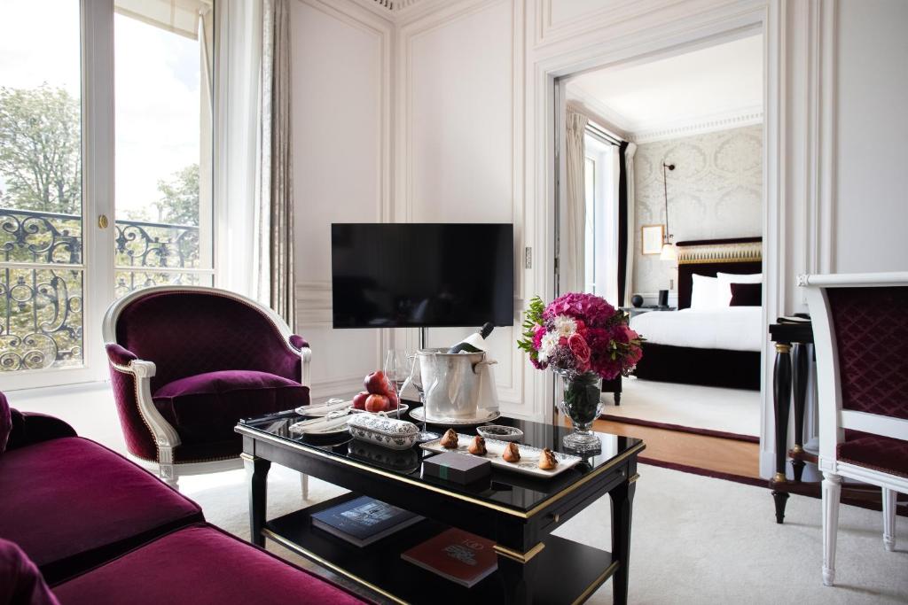 Deluxe Suite - Image 8