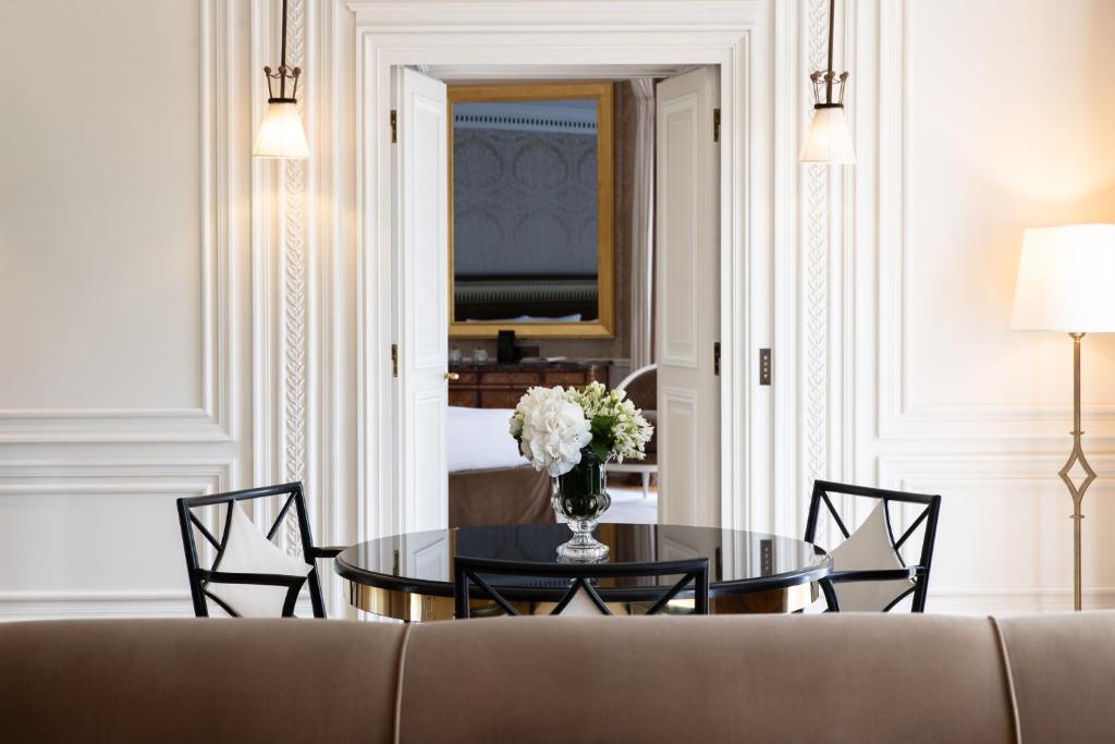 Duc de Morny Suite - Image 1