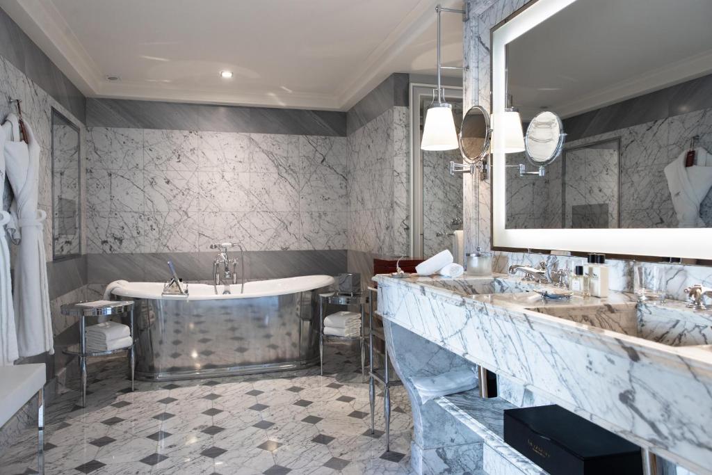 Eiffel Suite - Image 10