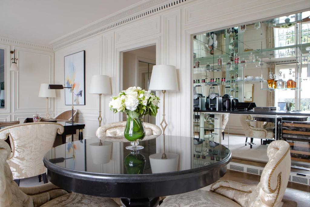 Eiffel Suite - Image 2