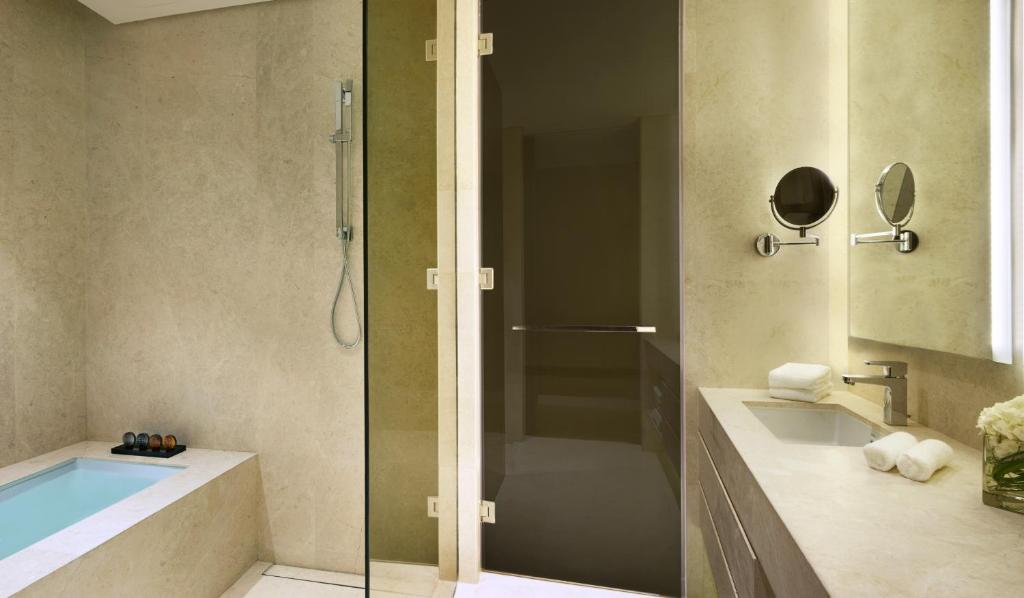 Deluxe Room, Guest room, 2 Double - Image 1