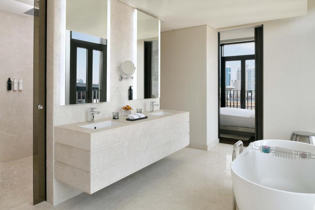 One Bedroom Executive Suite - Image 1