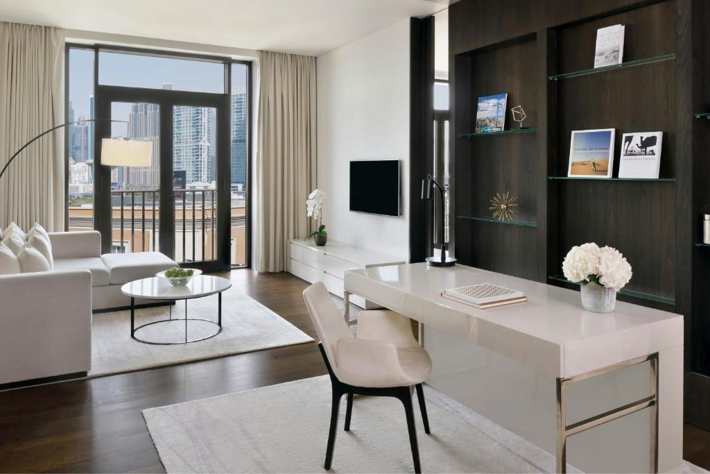 One Bedroom Executive Suite - Image 2