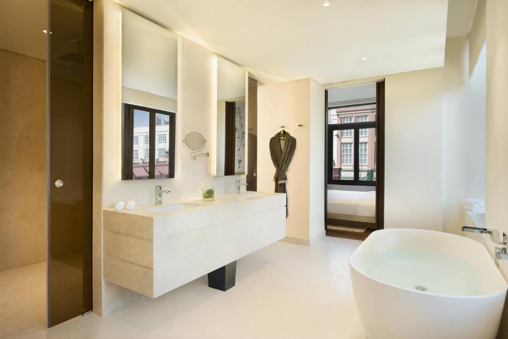 One Bedroom Executive Suite - Image 8