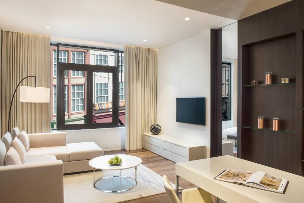 One Bedroom Executive Suite - Image 9
