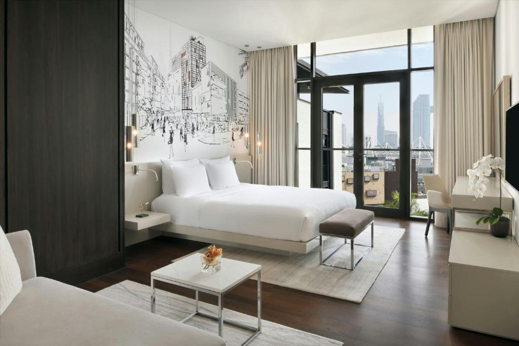 Premium King Room Burj Khalifa View - Image 2