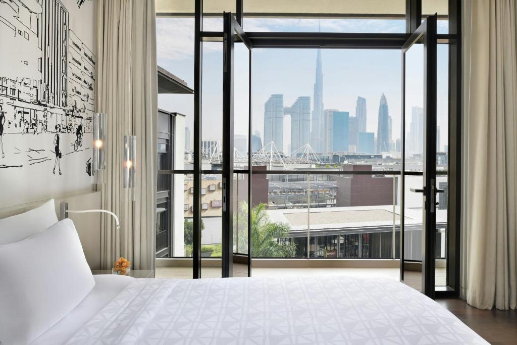 Premium King Room Burj Khalifa View - Image 3