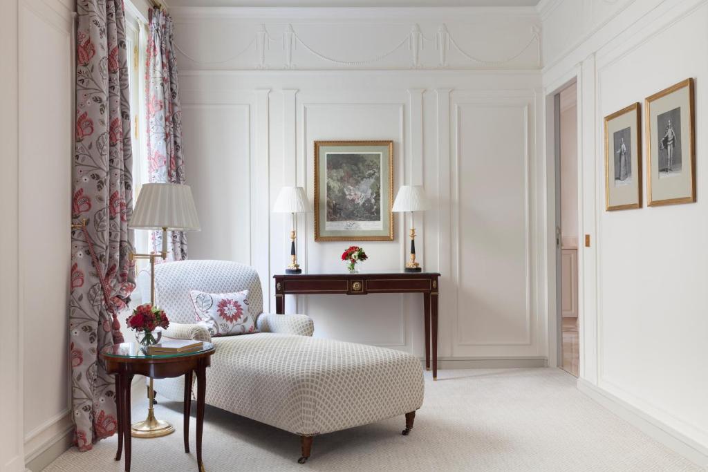 Deluxe Suite - Image 1