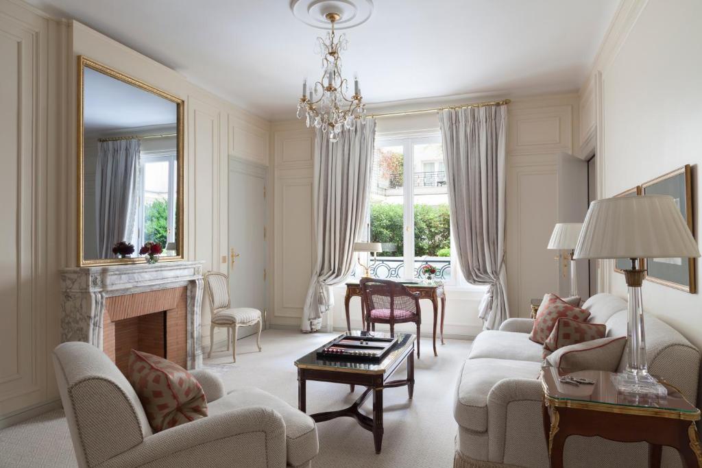 Deluxe Suite - Image 2