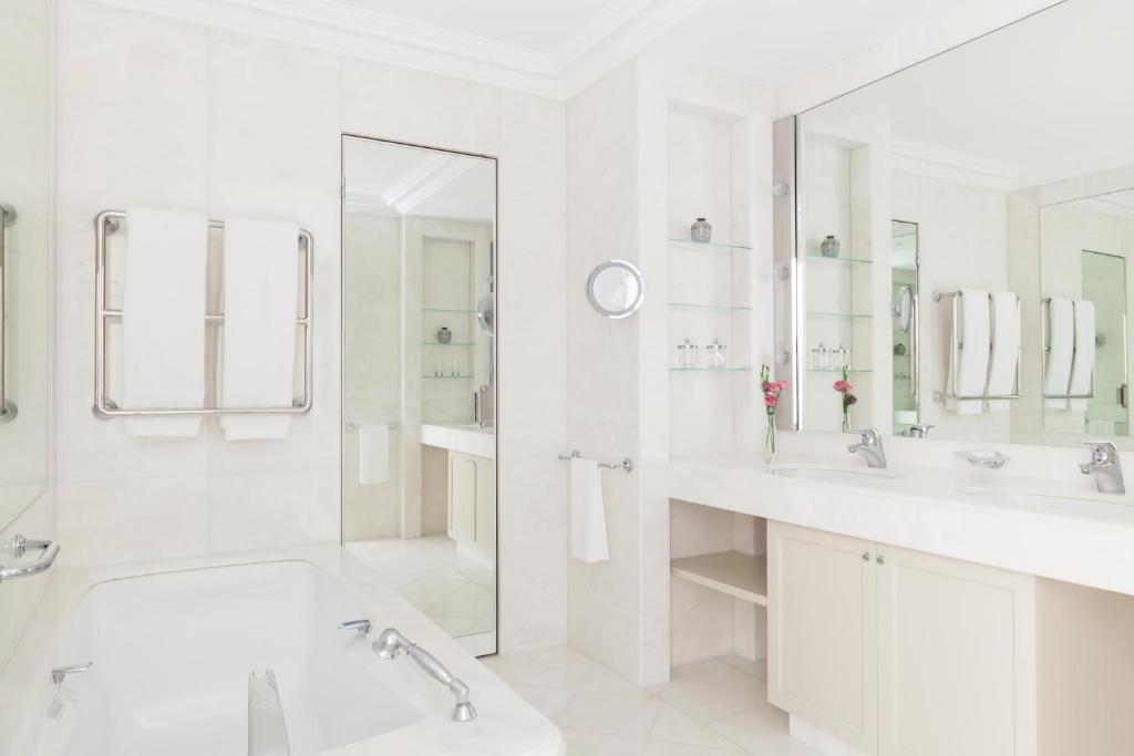 Executive Room - Image 5