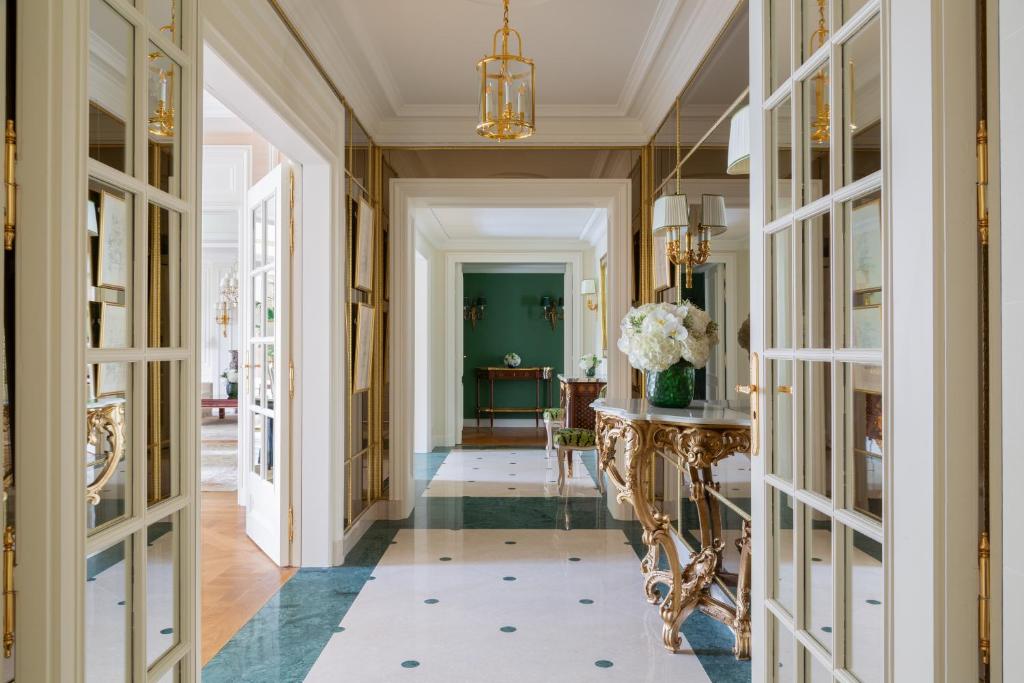 Imperial Suite - Image 1